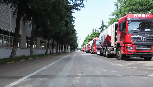 大單!100臺#粉罐半掛車 陸續(xù)發(fā)車，震撼#航拍